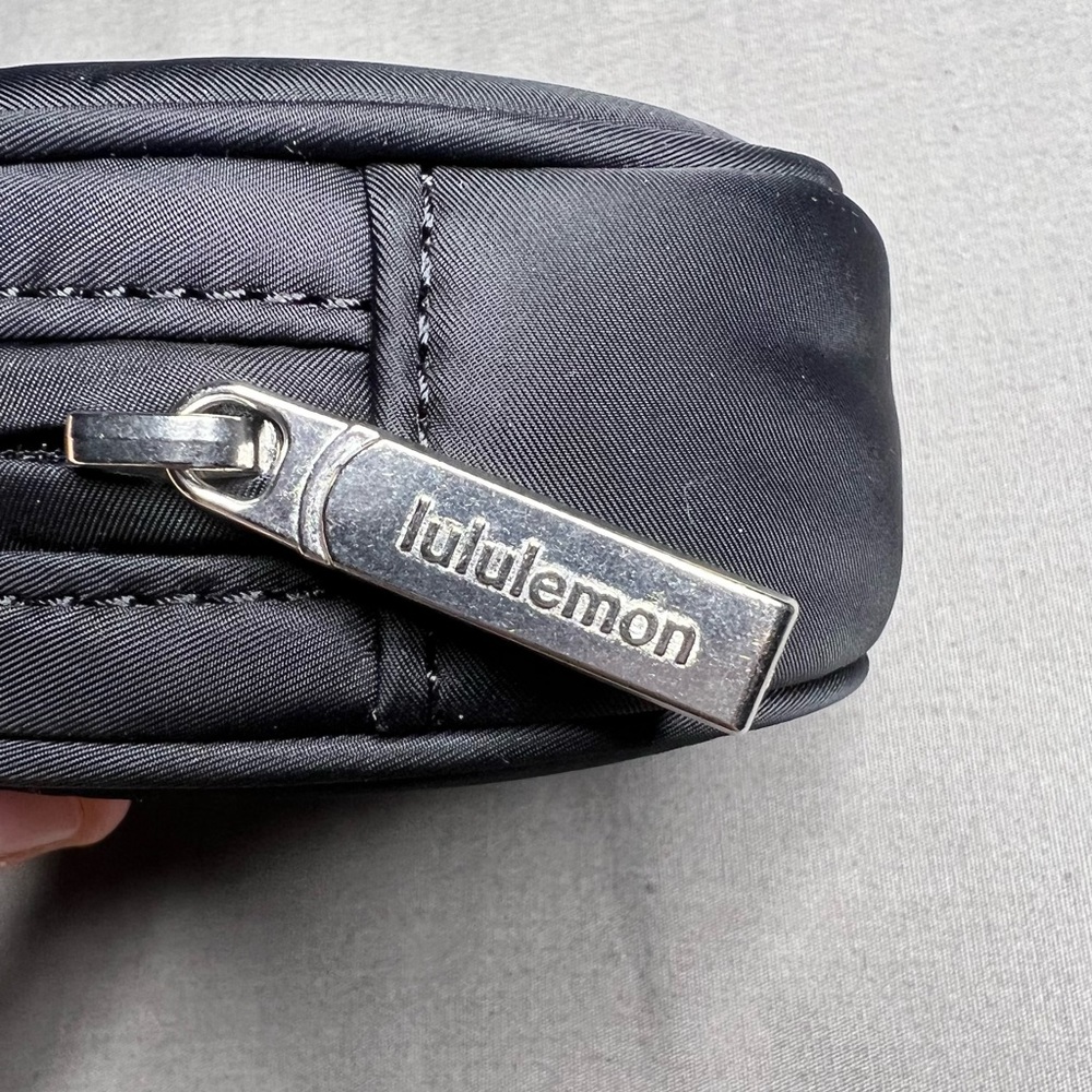 Lululemon Logo Coin Pouch NWT Black - Picture 10 of 15